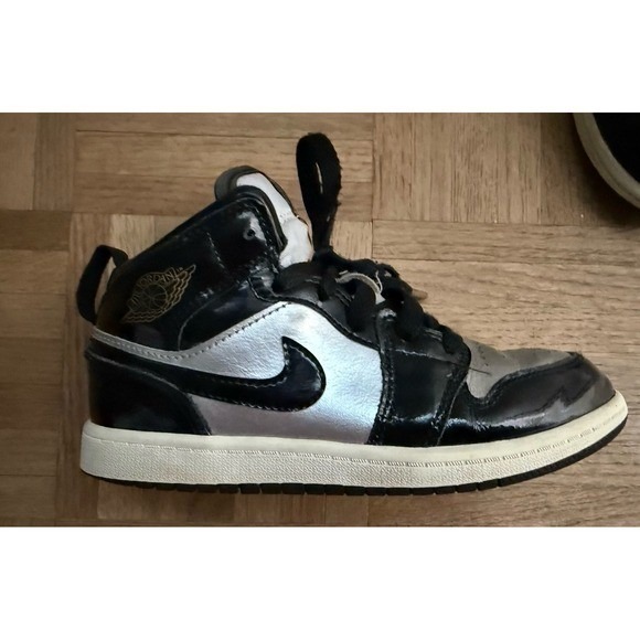 Jordan 1 Mid‎ SE Kids' Shoes Black/Metallic Silver youth size 1.5 - Picture 3 of 8